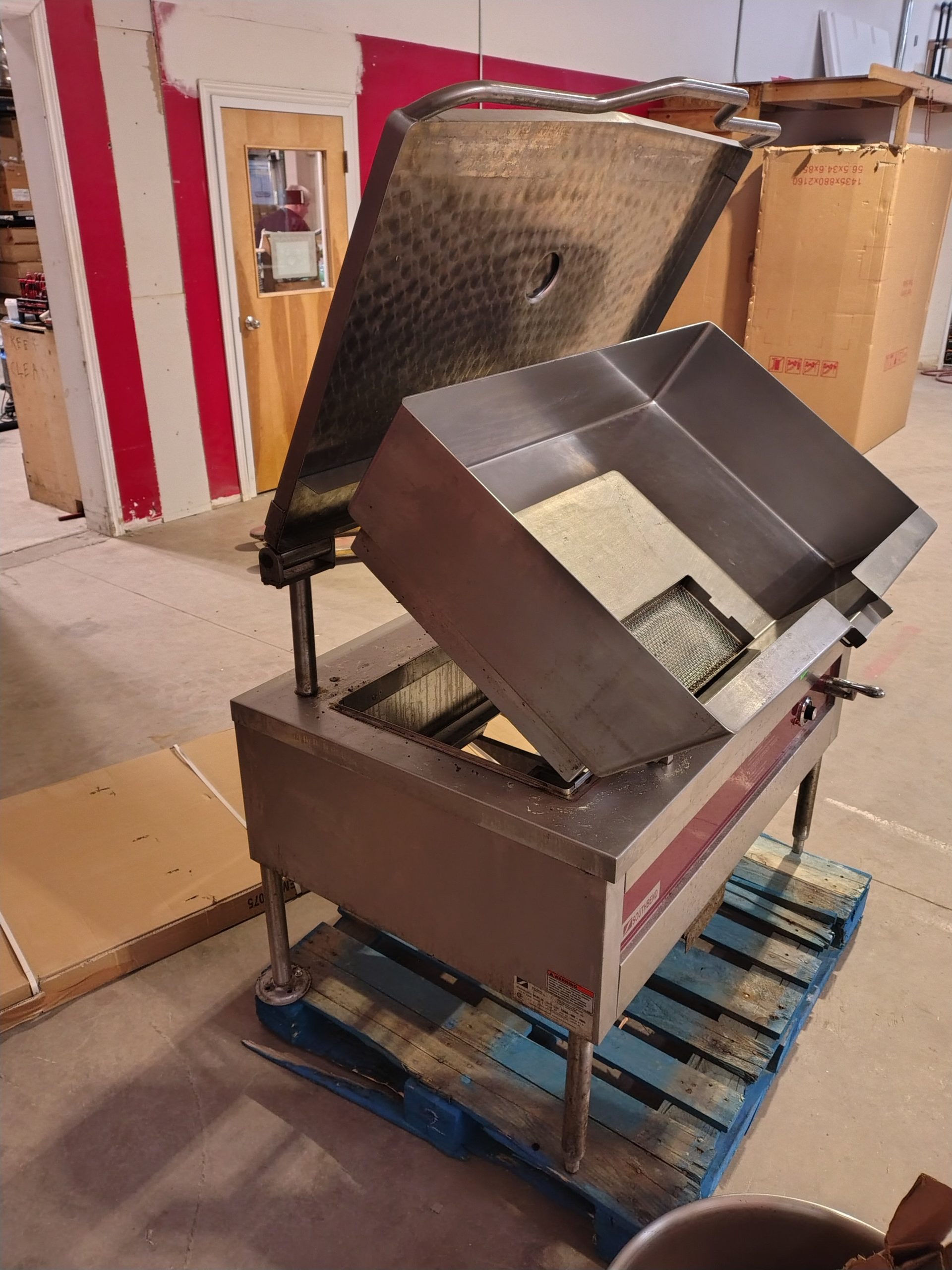 Reconditioned - Southbend BELM-40 Electric Tilting Skillet - Image 3